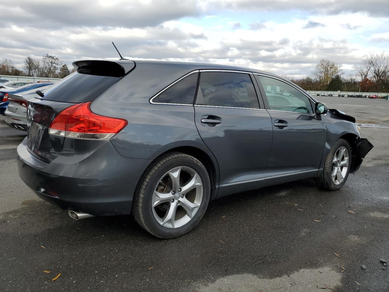 2010 Toyota Venza - Image 3