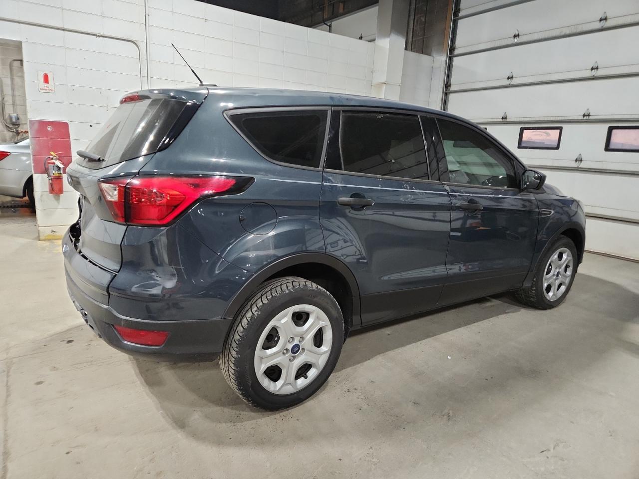 2019 Ford Escape S - Фото 3