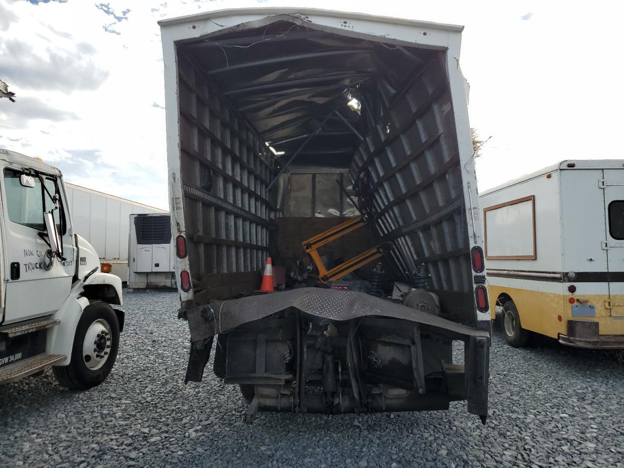 2012 Isuzu Npr Hd Box Truck - Image 6