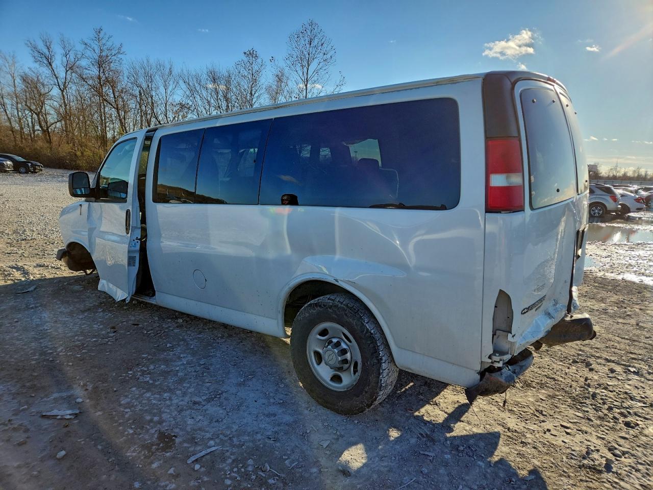2015 Chevrolet Express - Image 2