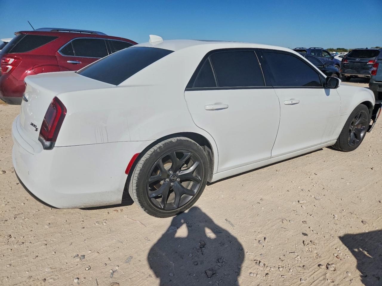 2022 Chrysler 300 S - Фото 3