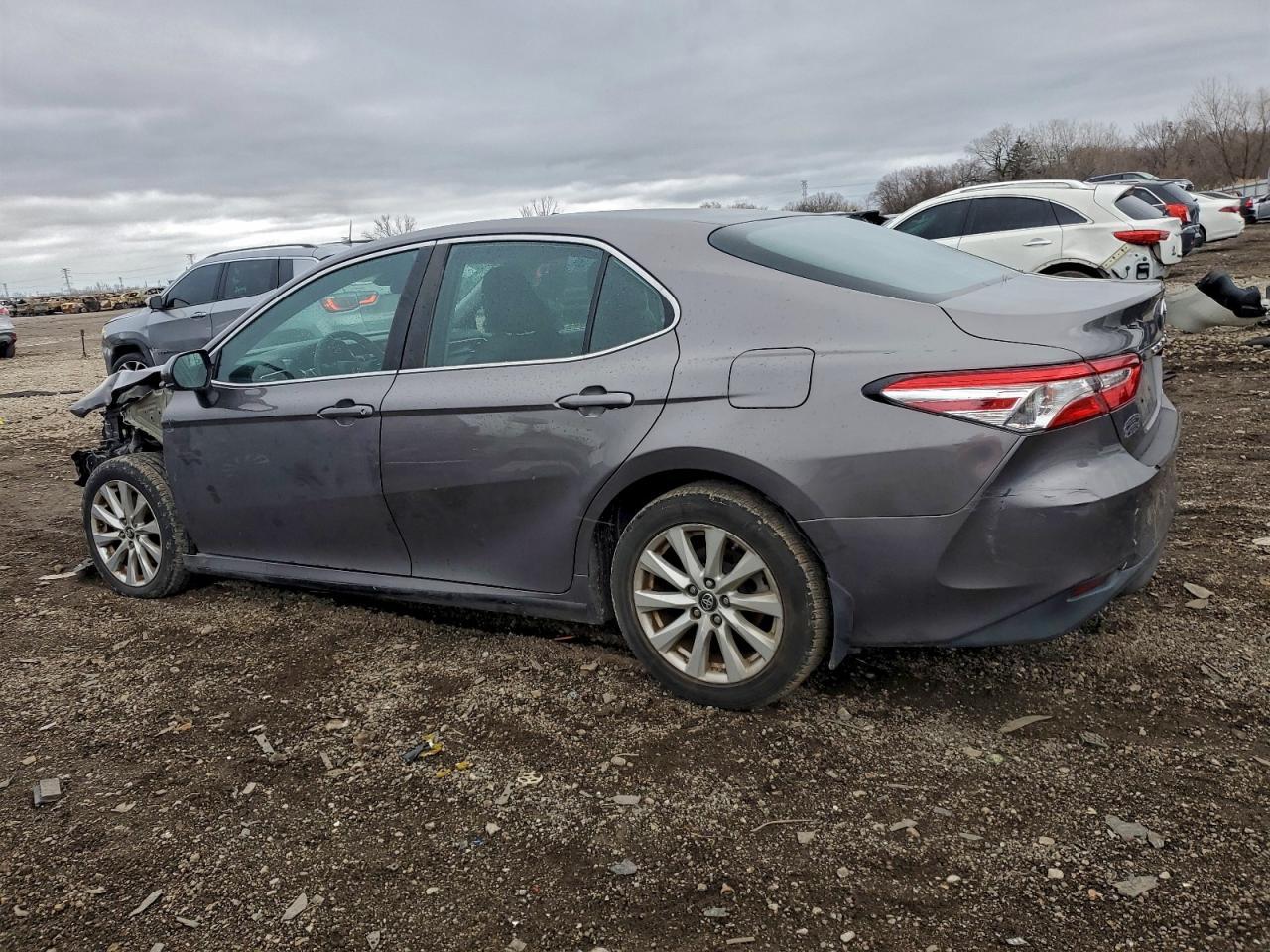 2018 Toyota Camry L - Фото 2