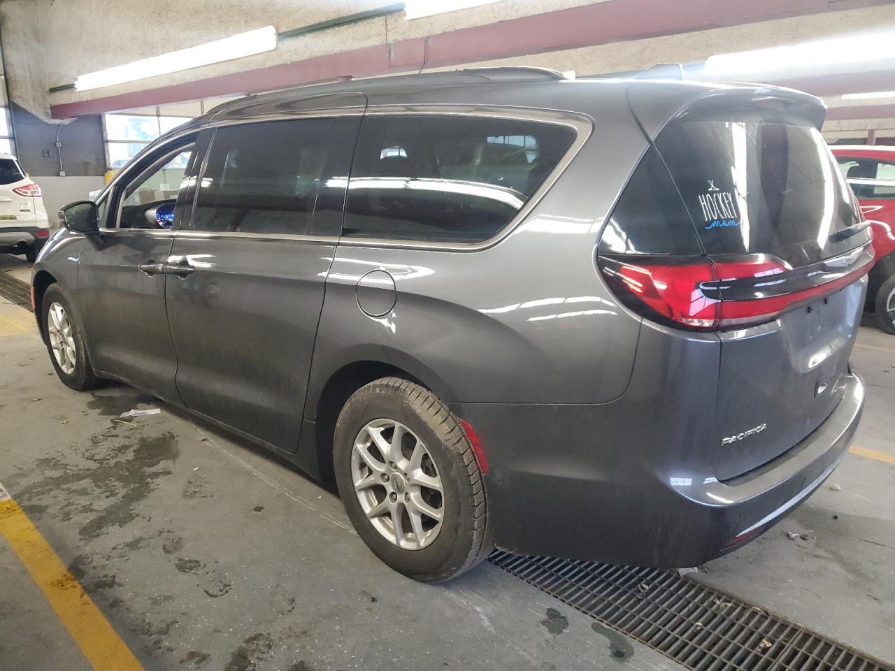 2022 Chrysler Pacifica Touring L - Image 2