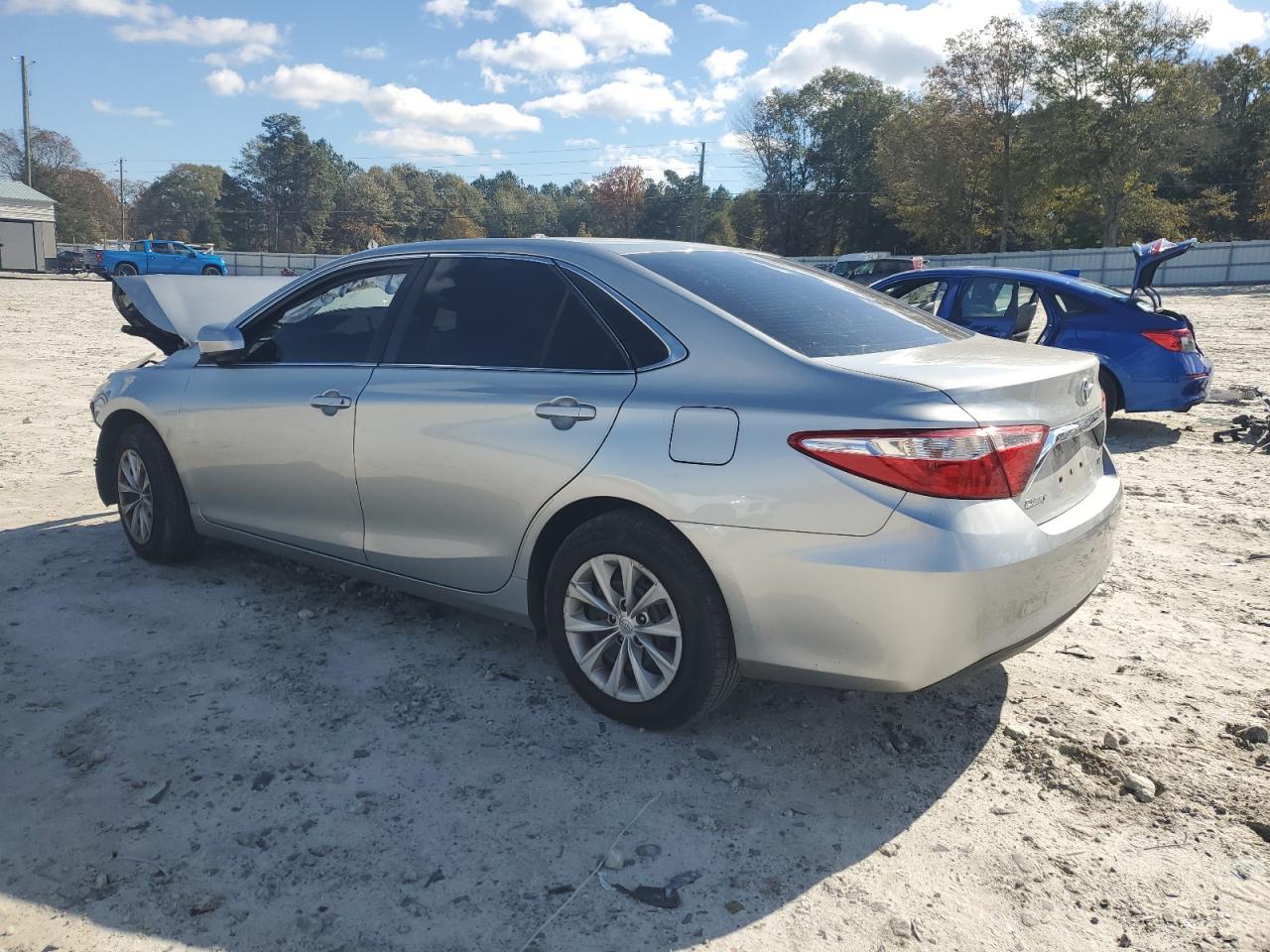 2016 Toyota Camry Le - Image 2