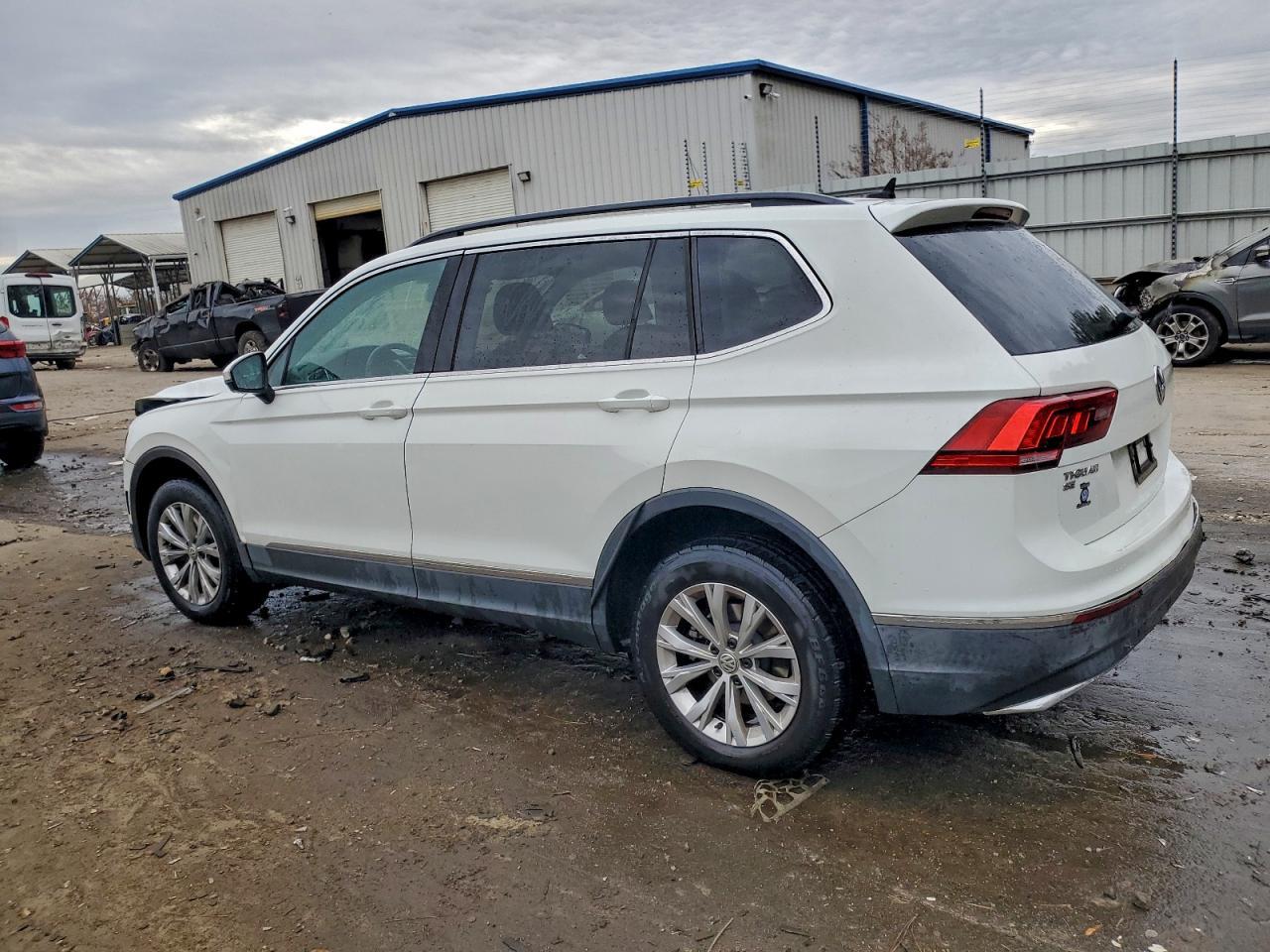 2018 Volkswagen Tiguan Se - Фото 2