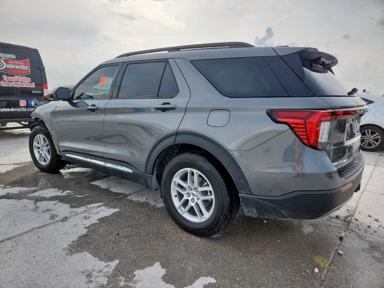 2025 Ford Explorer Active - Фото 2