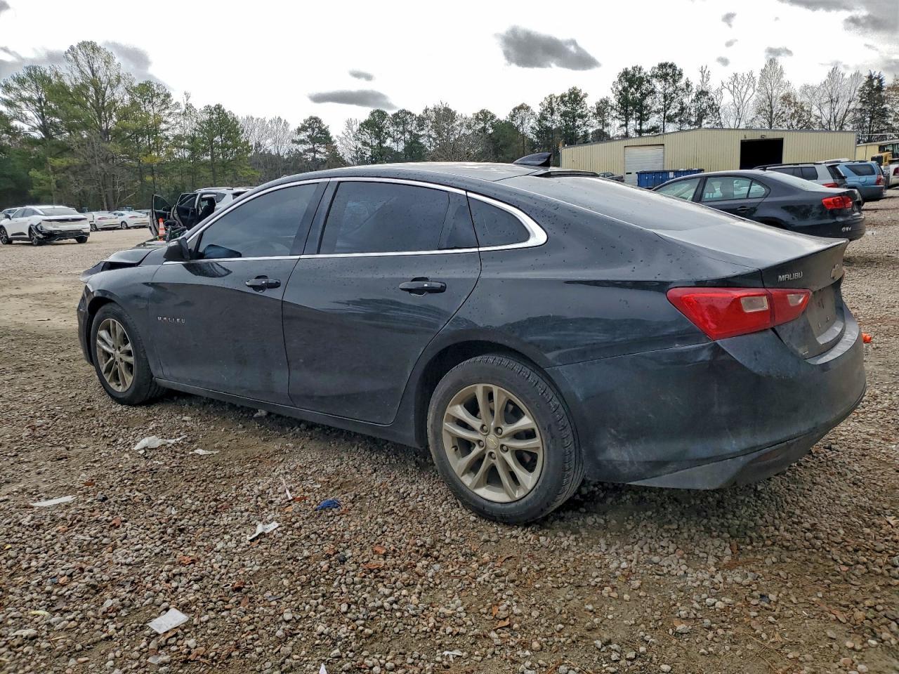 2018 Chevrolet Malibu Lt - Image 2