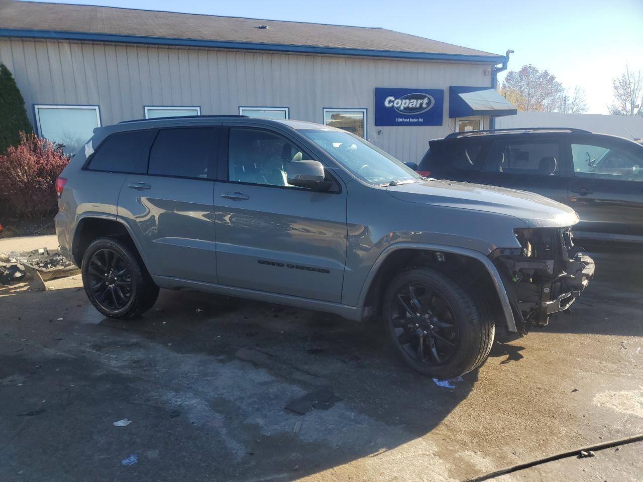 2021 Jeep Grand Cherokee Laredo - Image 4