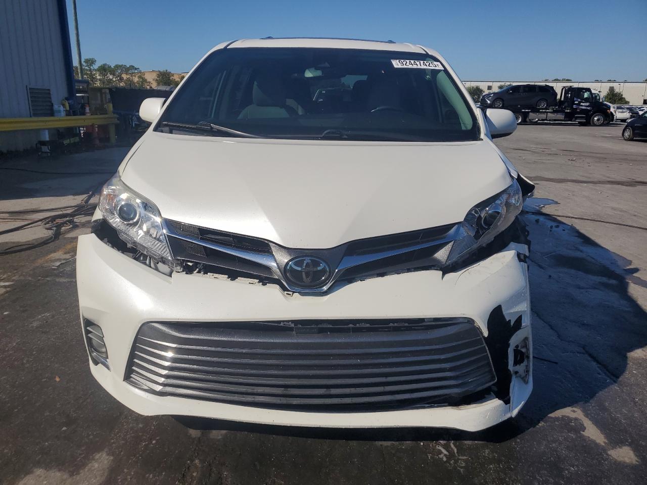 2020 Toyota Sienna Xle - Фото 5
