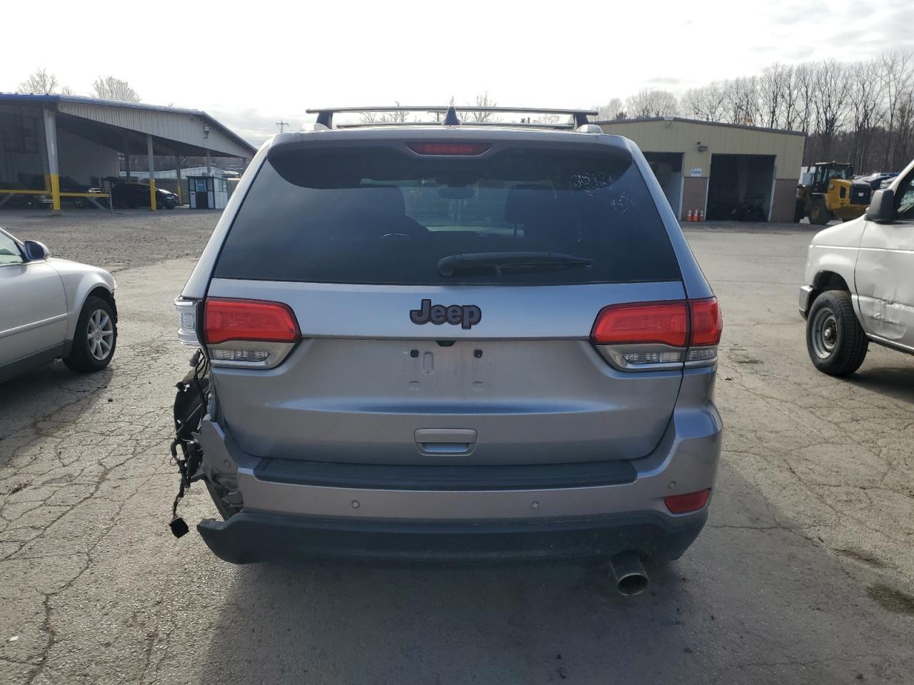 2017 Jeep Grand Cherokee Laredo - Image 6