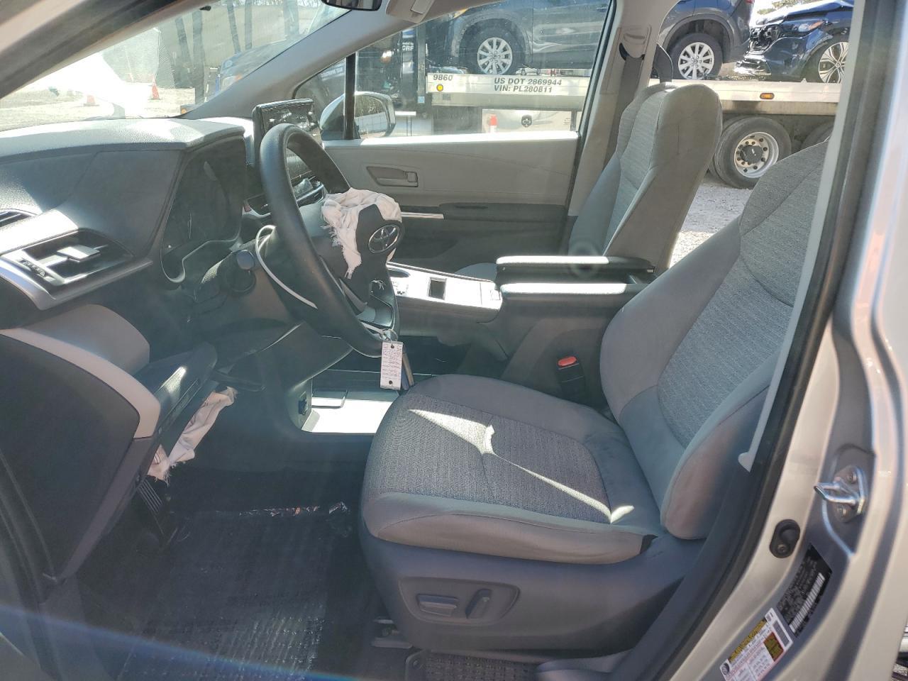 2021 Toyota Sienna Le - Фото 7