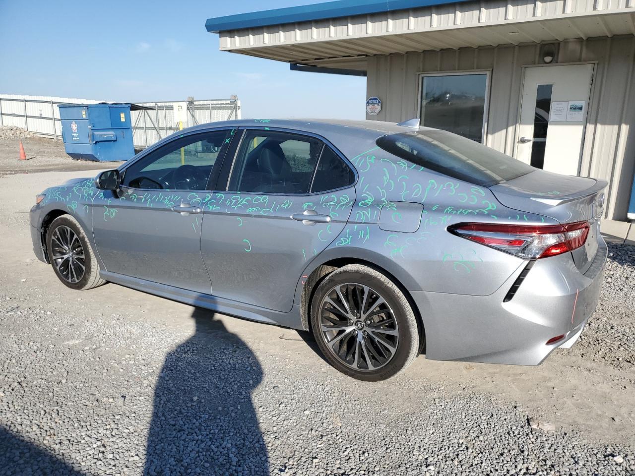 2019 Toyota Camry L - Фото 2