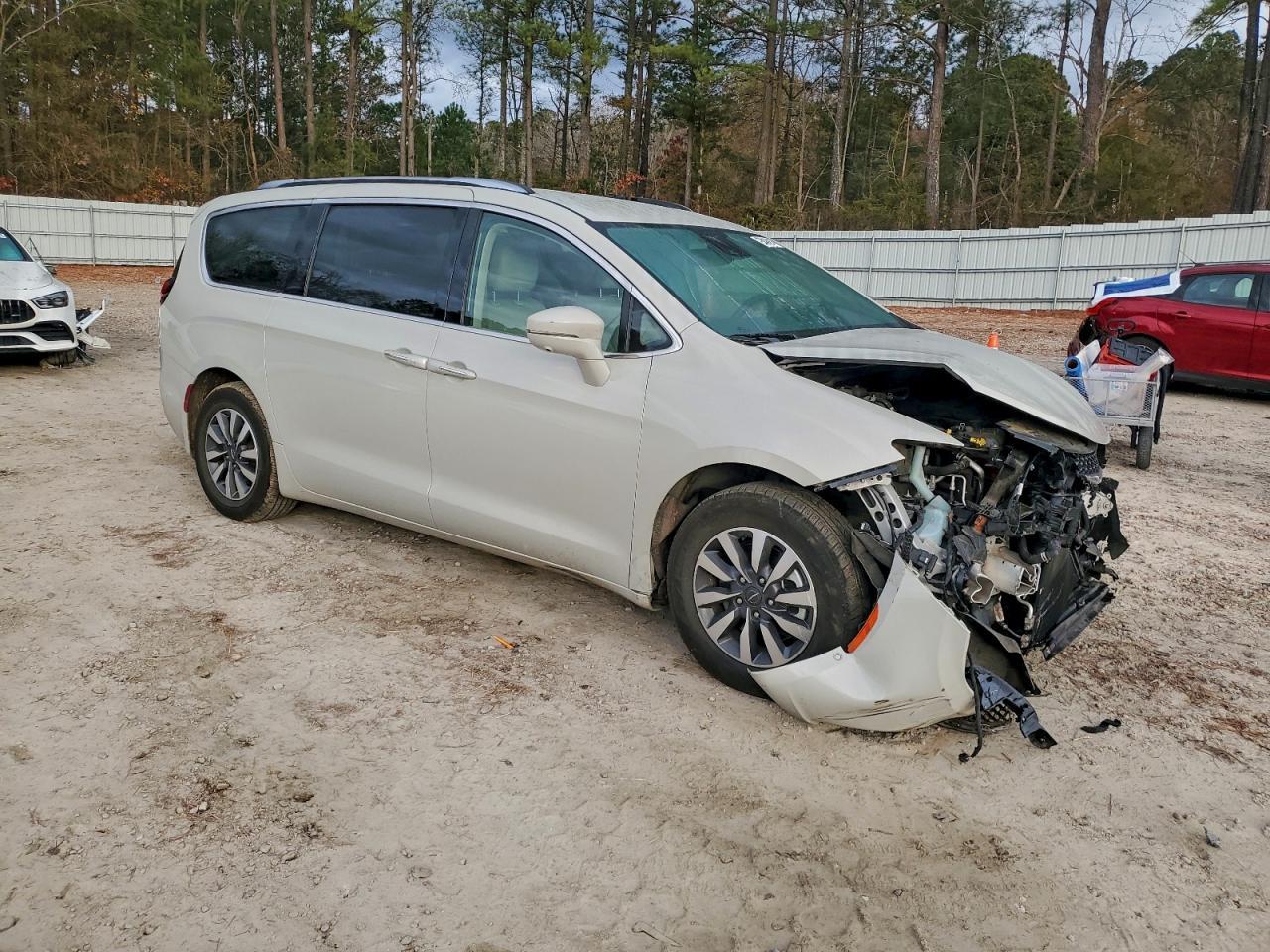 2021 Chrysler Pacifica Hybrid Touring L - Фото 4