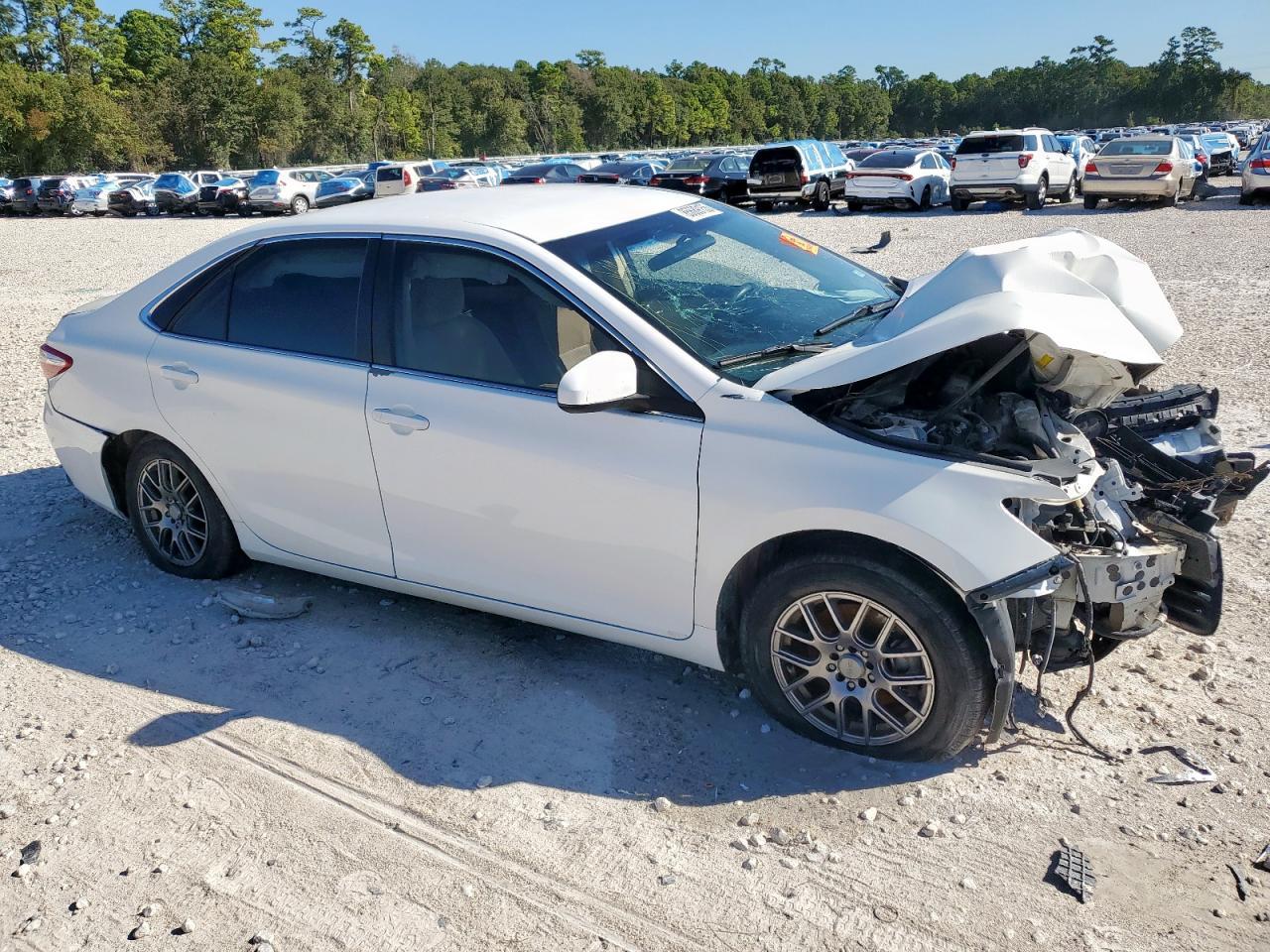 2016 Toyota Camry Le - Фото 4