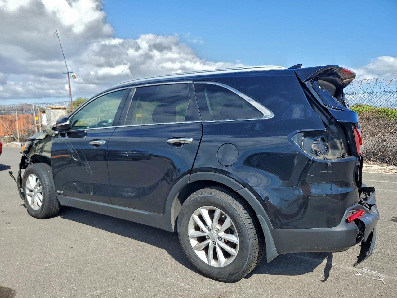 2017 Kia Sorento Lx - Image 2