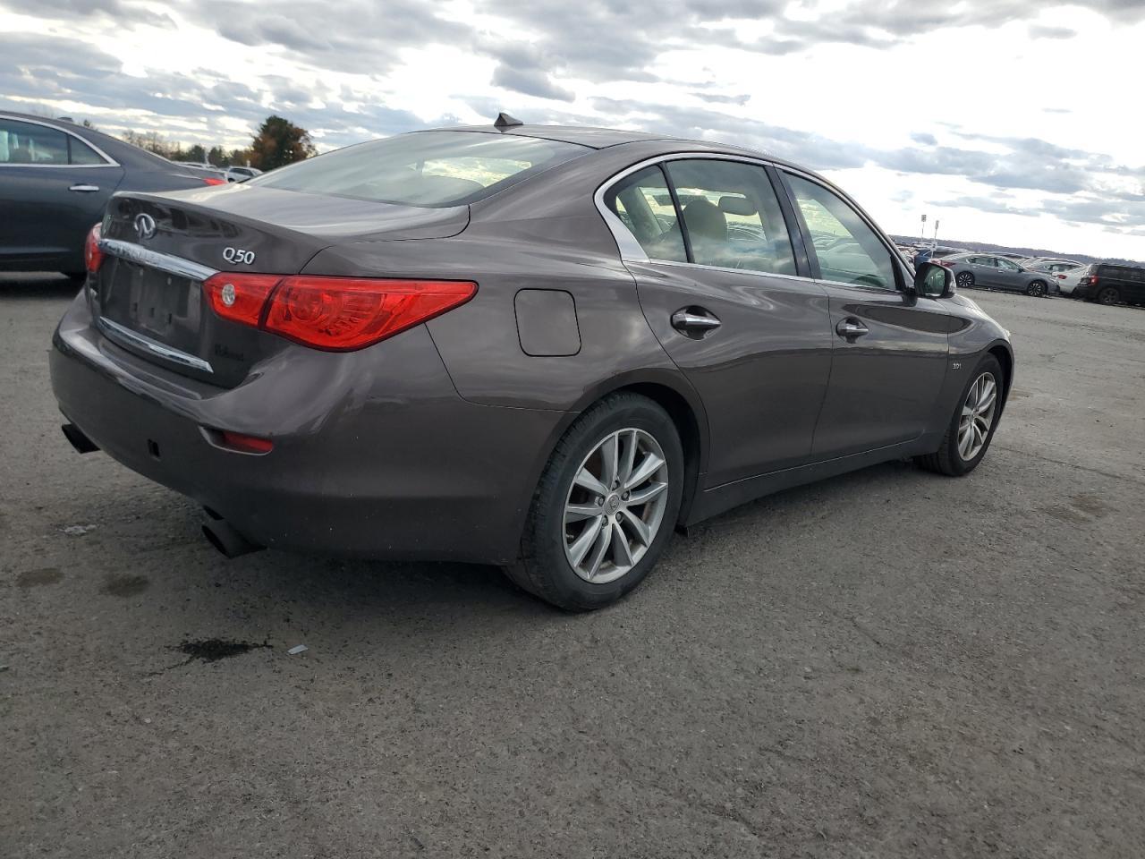 2017 Infiniti Q50 Premium - Image 3