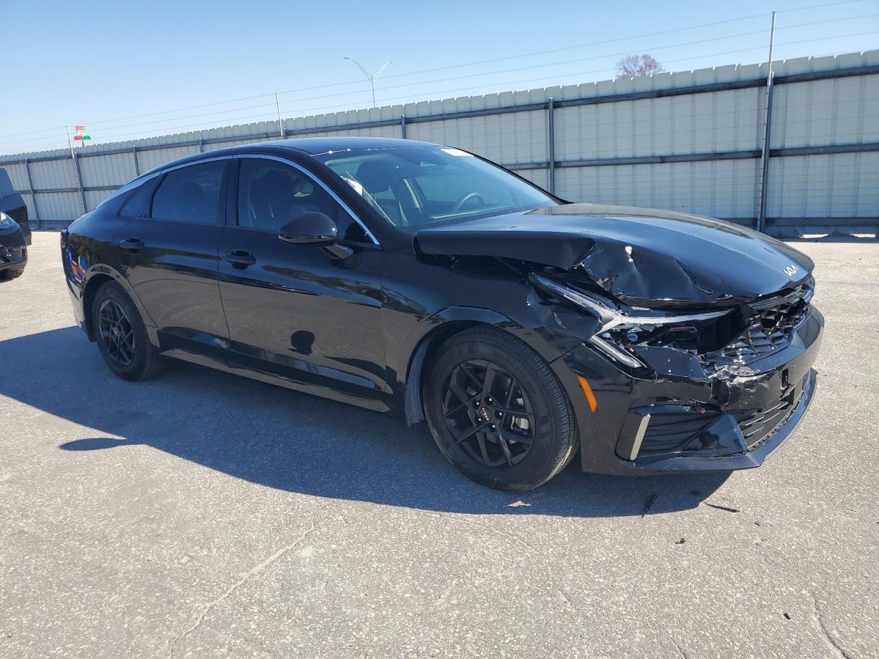 2025 Kia K5 - Фото 4