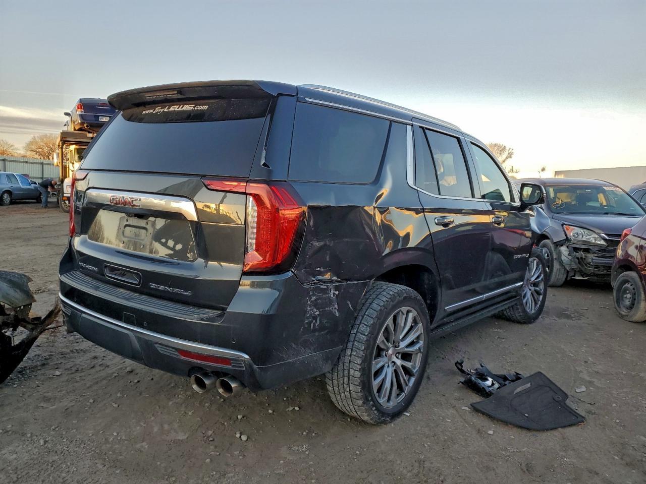 2021 GMC Yukon Denali - Фото 3