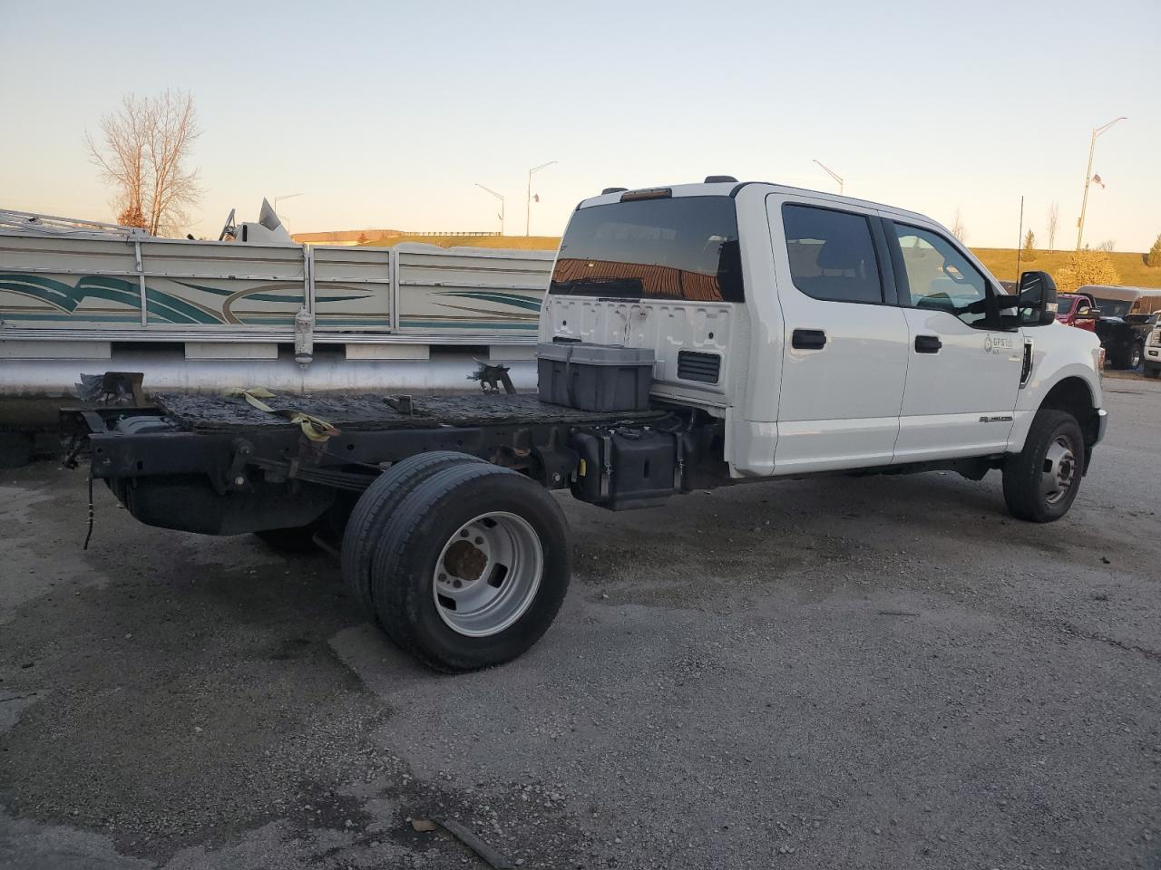 2022 Ford F350 Xlt Truck Cab And Chassis - Image 3
