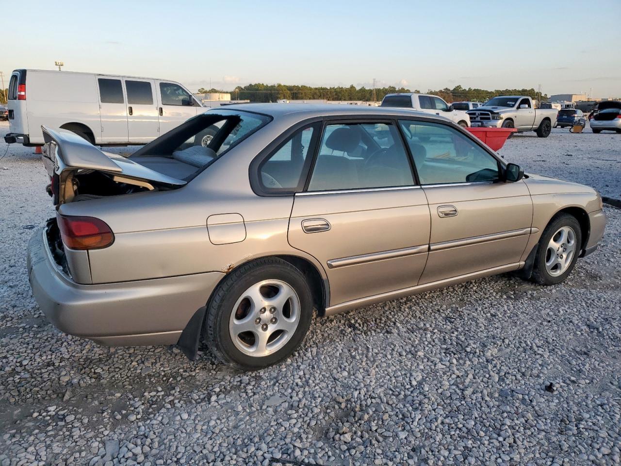1999 Subaru Legacy L - Фото 3