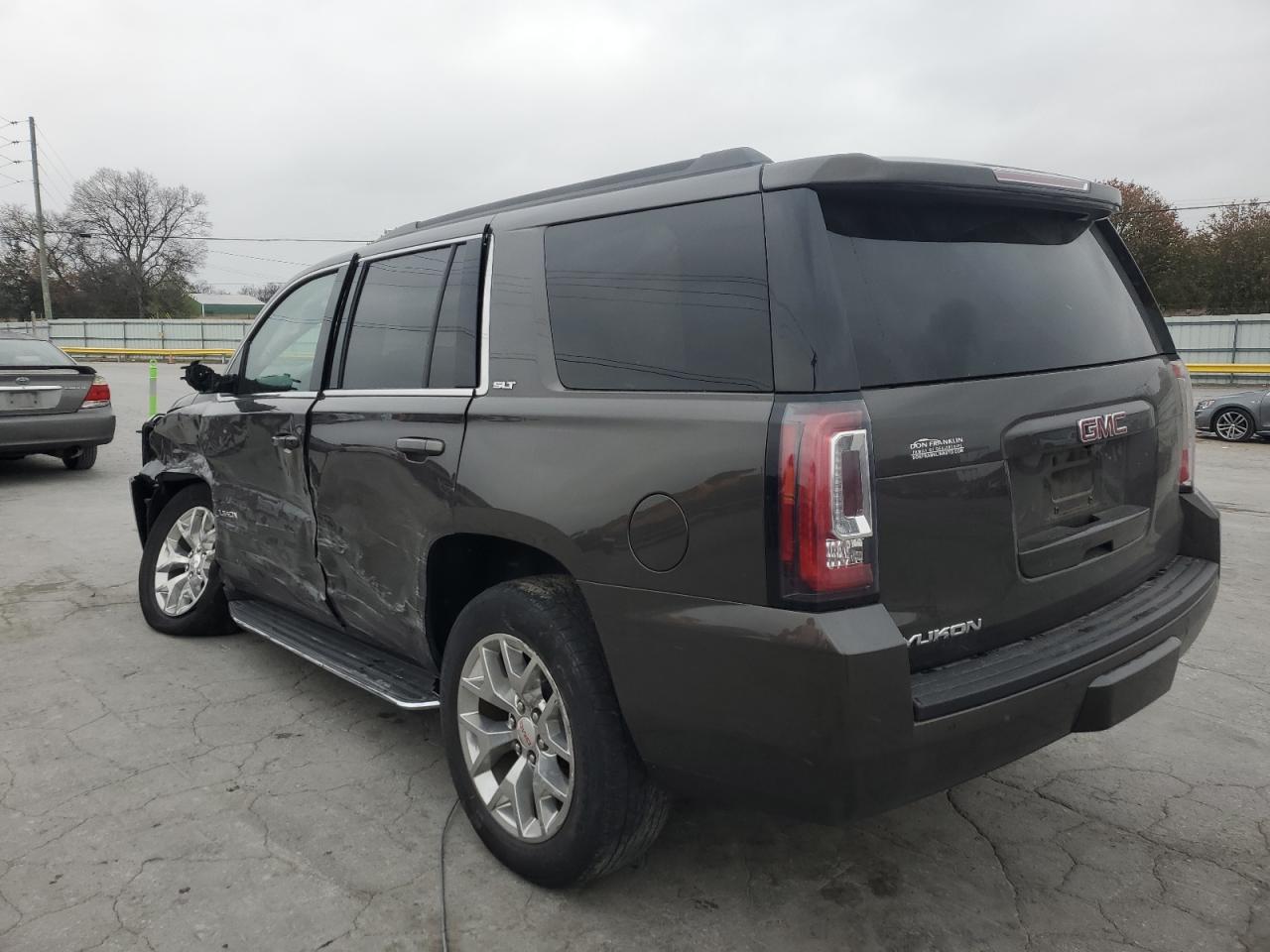 2020 GMC Yukon Slt - Фото 2
