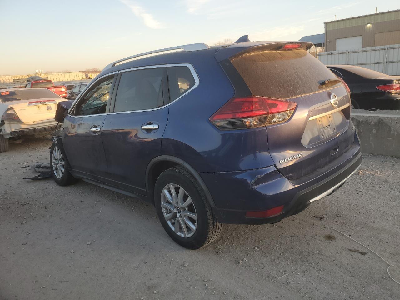 2017 Nissan Rogue S - Фото 2