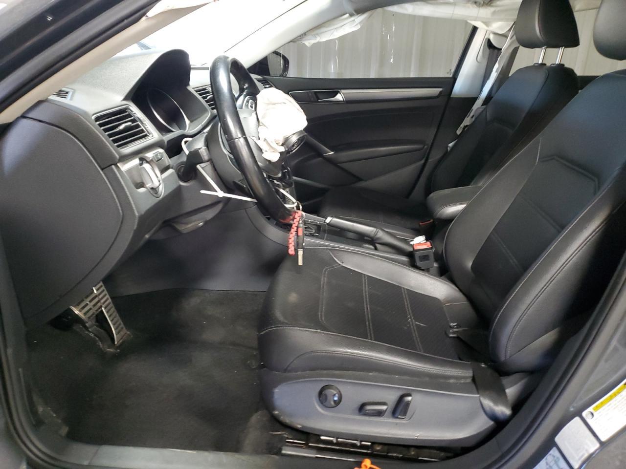 2017 Volkswagen Passat R-Line - Image 7