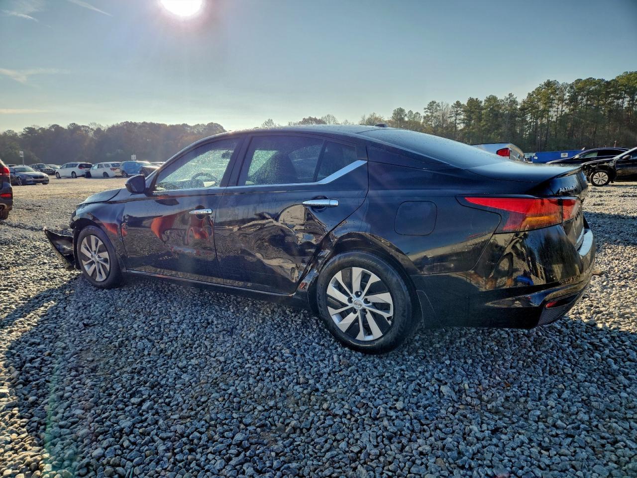2020 Nissan Altima S - Фото 2