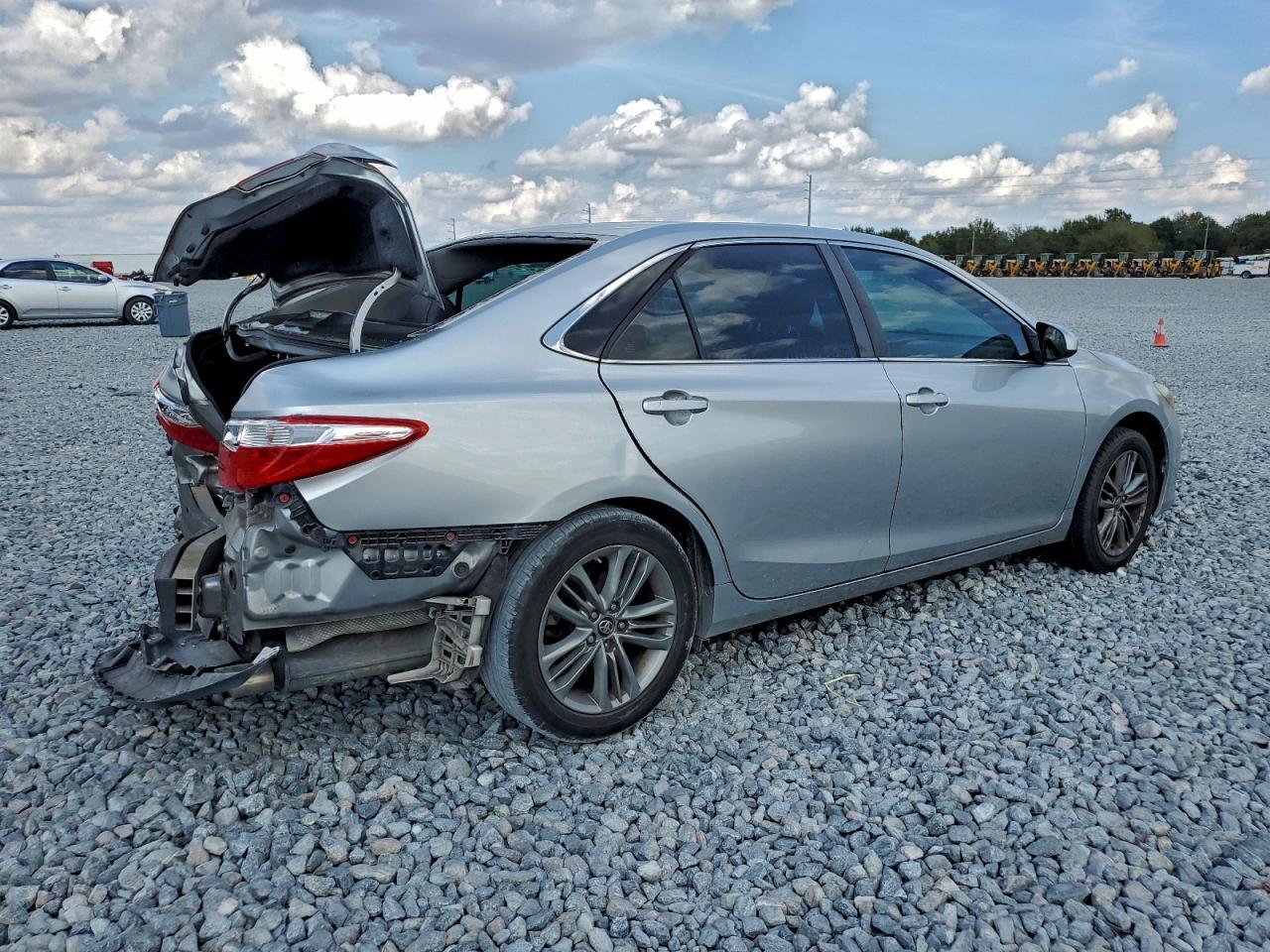 2017 Toyota Camry Le - Фото 3