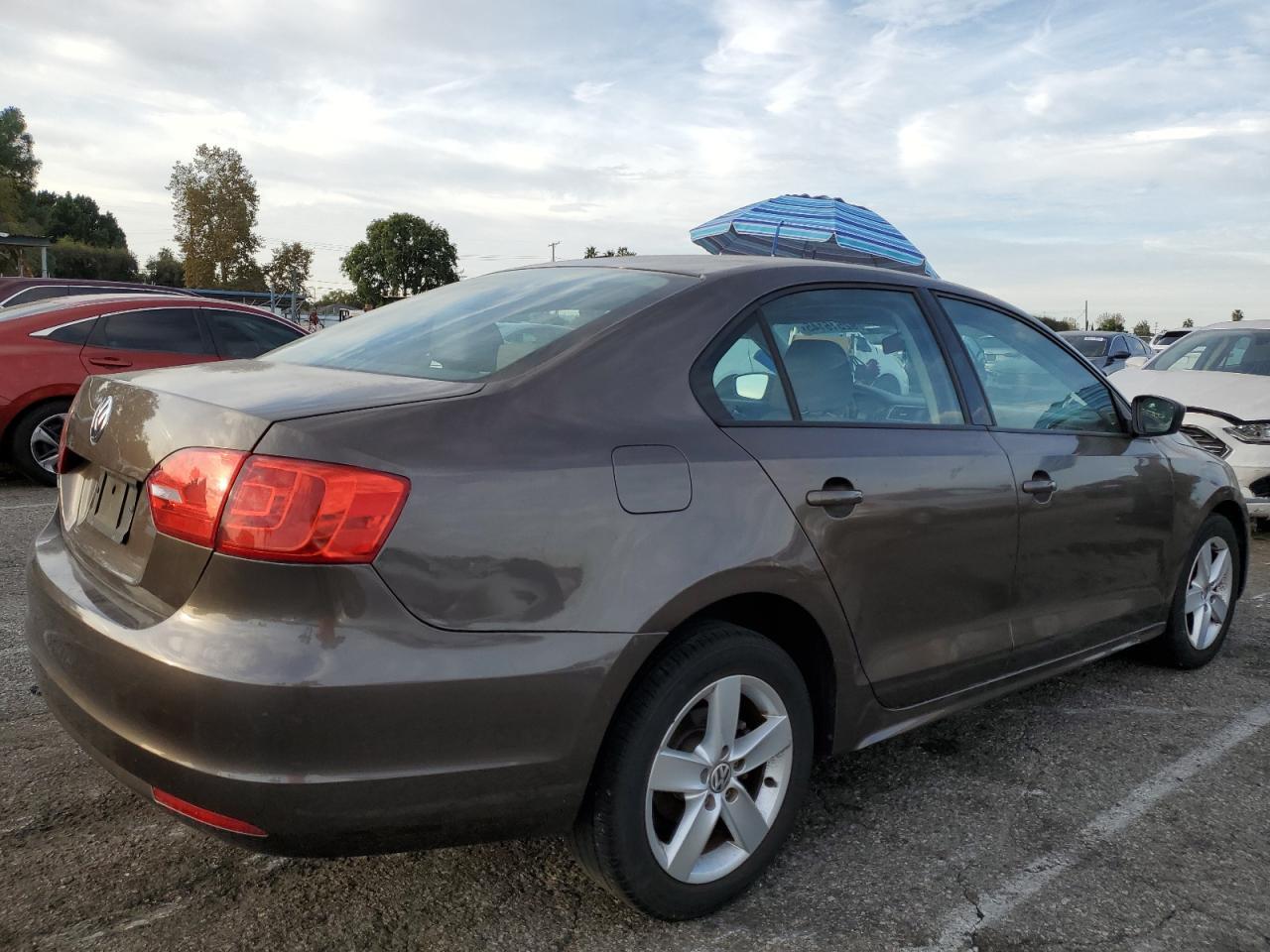 2014 Volkswagen Jetta Base - Image 3