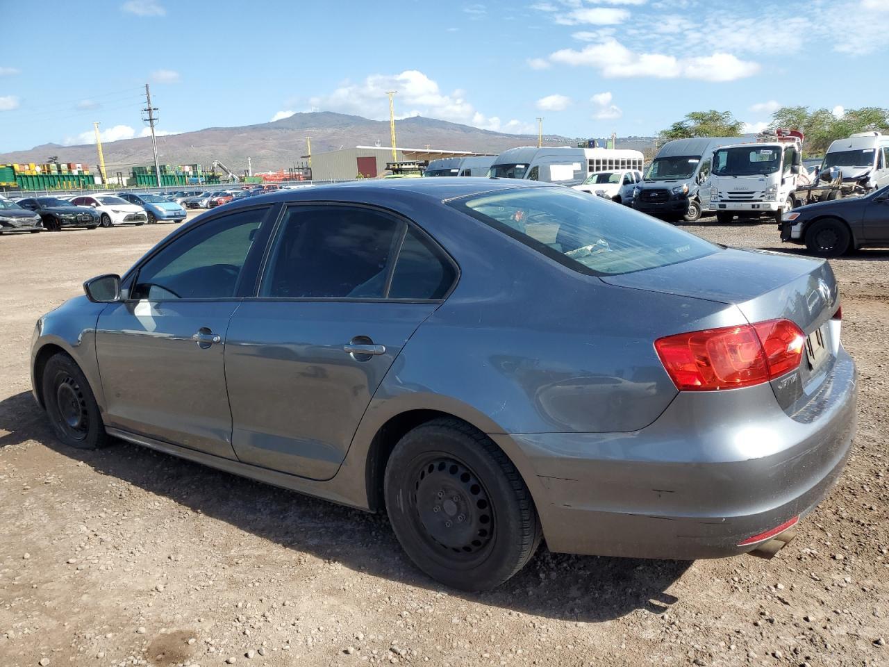 2014 Volkswagen Jetta - Image 2