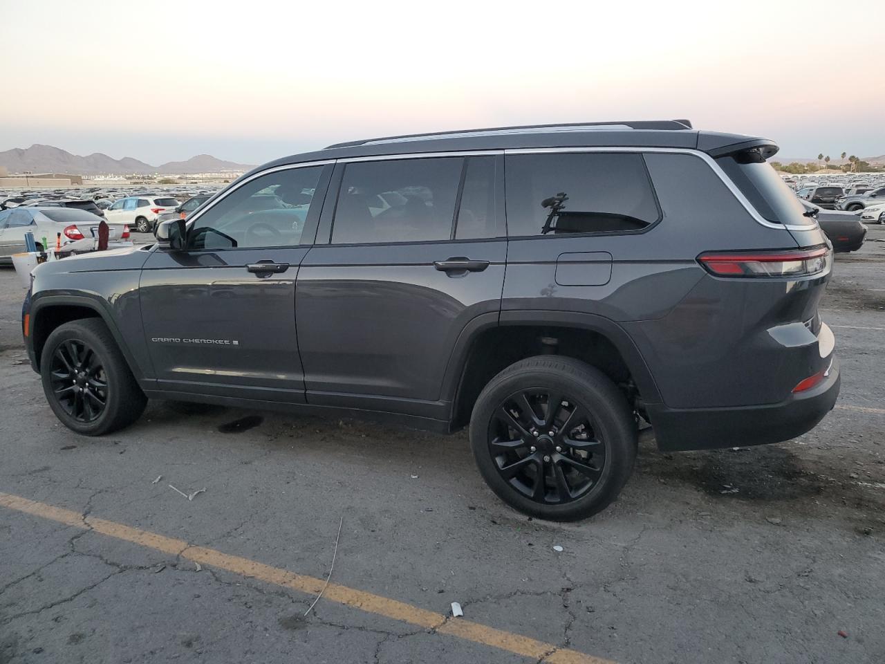 2022 Jeep Grand Cherokee L Limited - Image 2