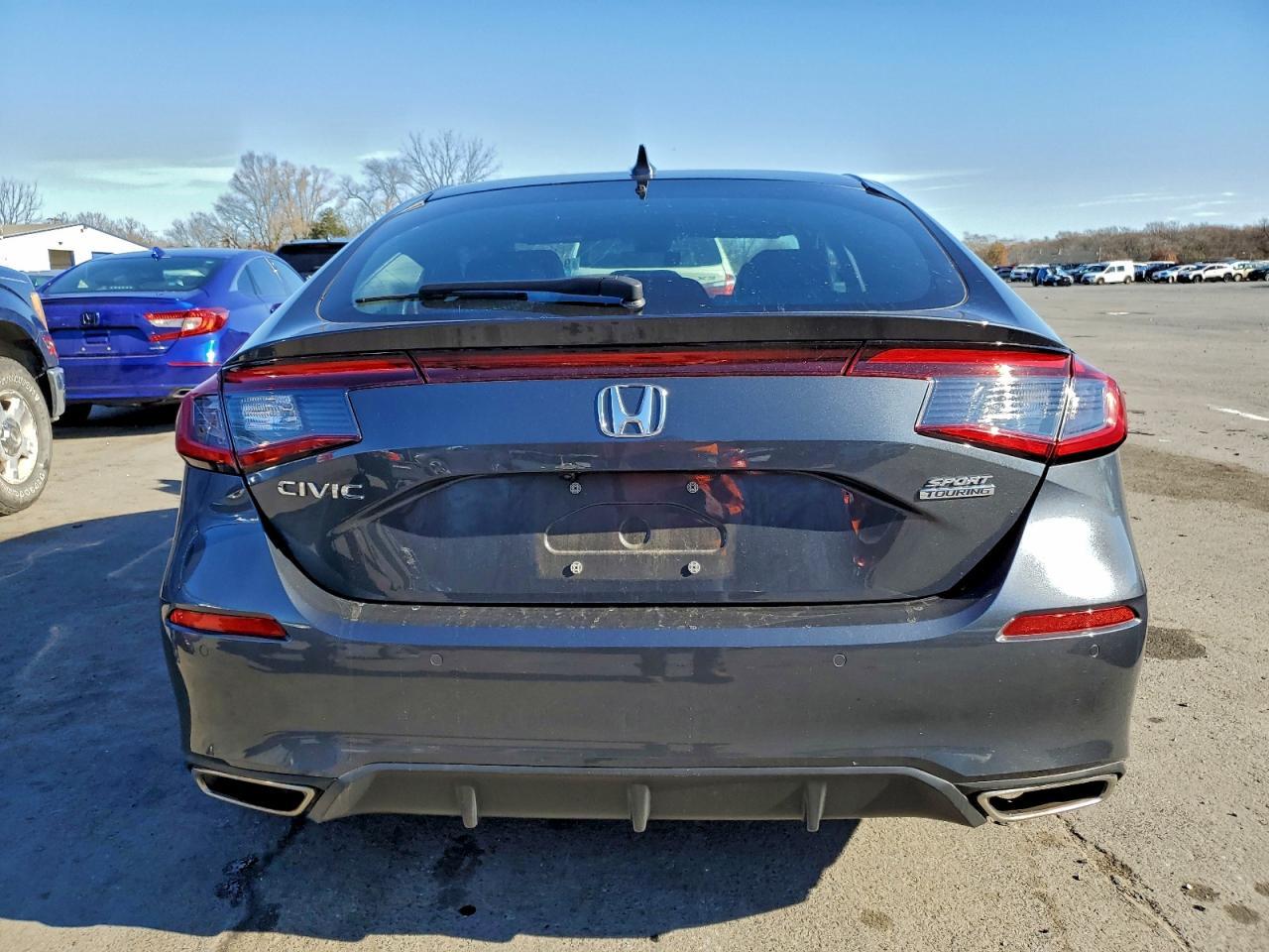 2022 Honda Civic Sport Touring - Image 6