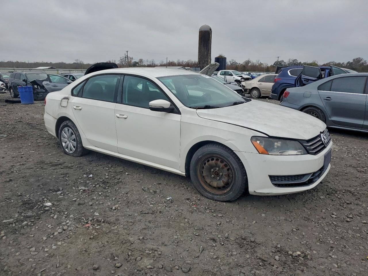 2013 Volkswagen Passat S - Фото 4