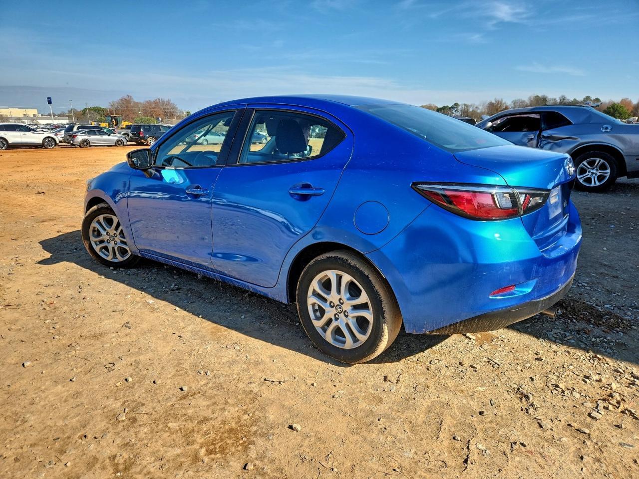 2017 Toyota Yaris Ia - Фото 2
