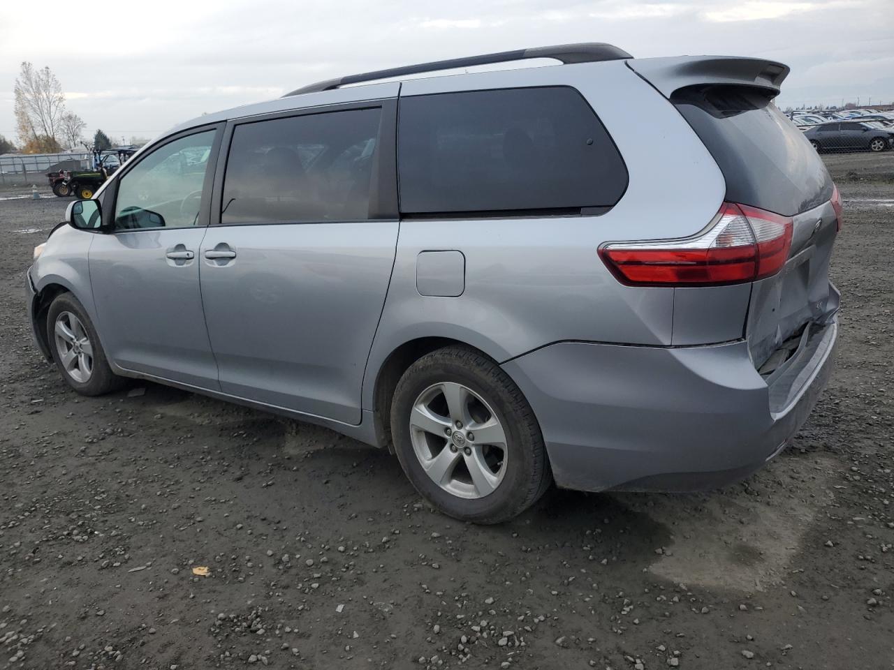 2017 Toyota Sienna Le - Фото 2