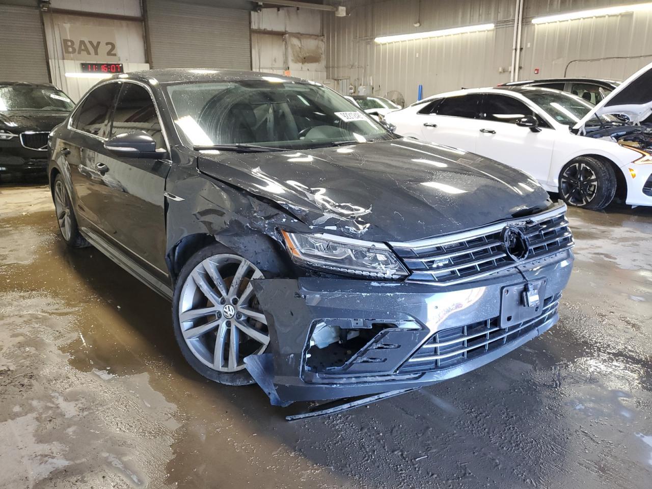 2017 Volkswagen Passat R-Line - Image 4