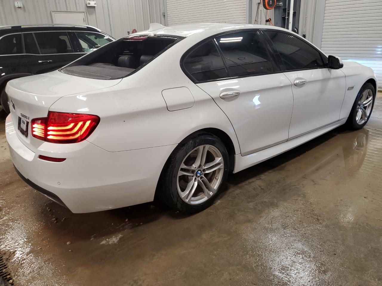 2016 BMW 528 Xi - Image 3