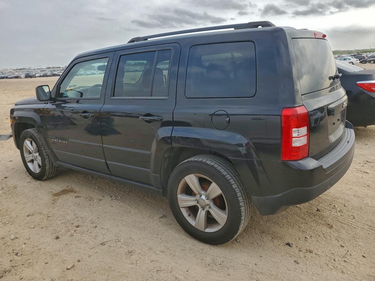 2015 Jeep Patriot - Фото 2