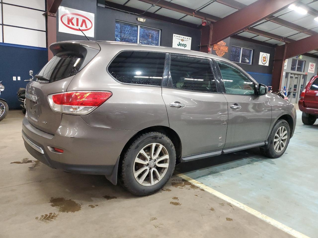 2014 Nissan Pathfinder S - Фото 3