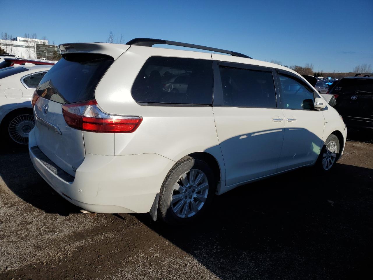 2017 Toyota Sienna Xle - Фото 3