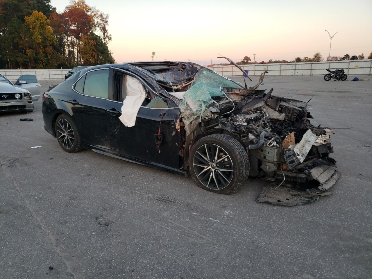 2022 Toyota Camry Se - Фото 4