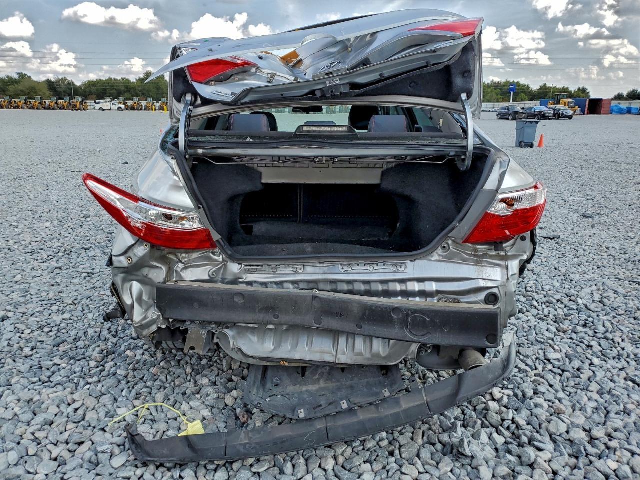 2017 Toyota Camry Le - Фото 6