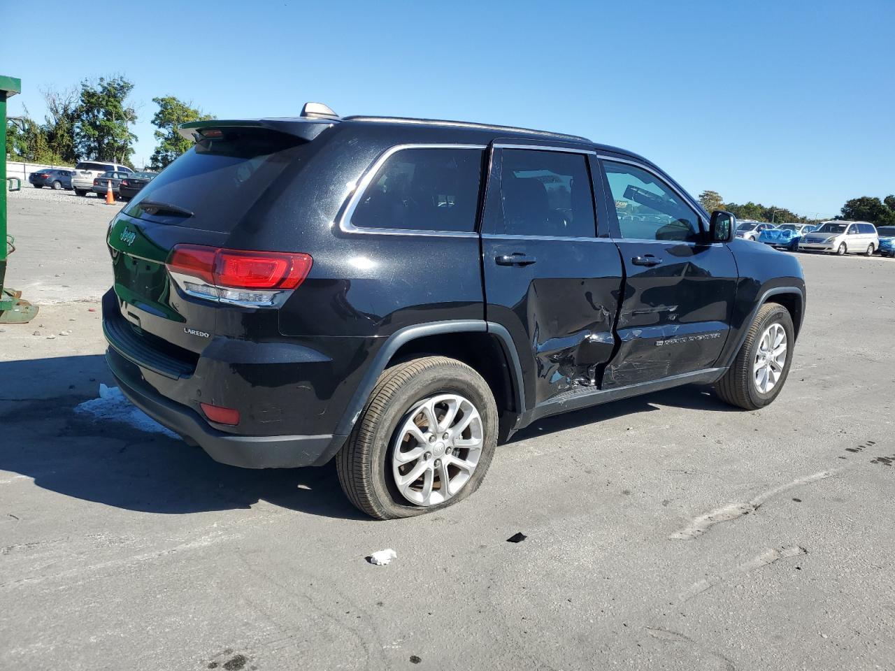2022 Jeep Grand Cherokee Laredo E - Image 3