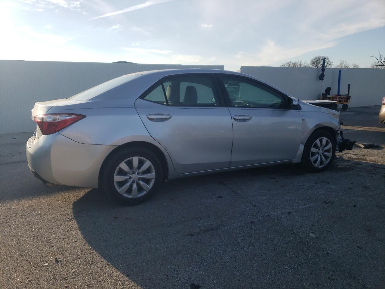2015 Toyota Corolla L - Фото 3