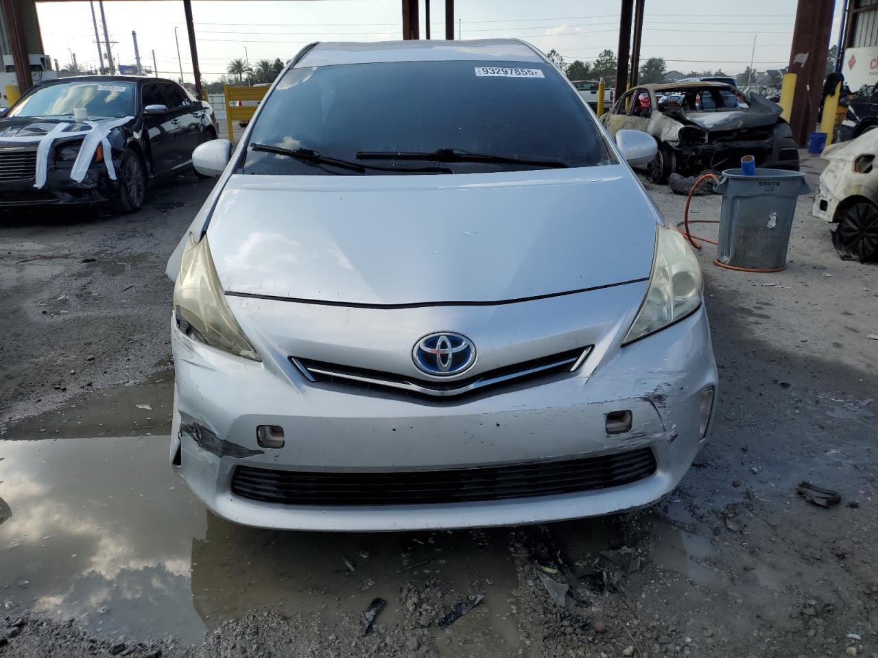 2014 Toyota Prius V Two - Image 5