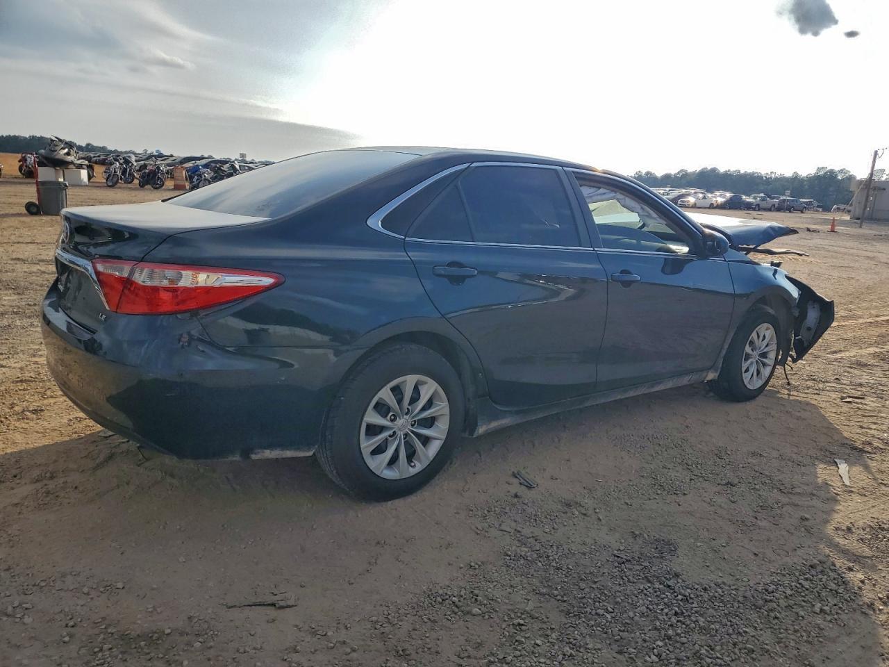 2015 Toyota Camry Le - Image 3