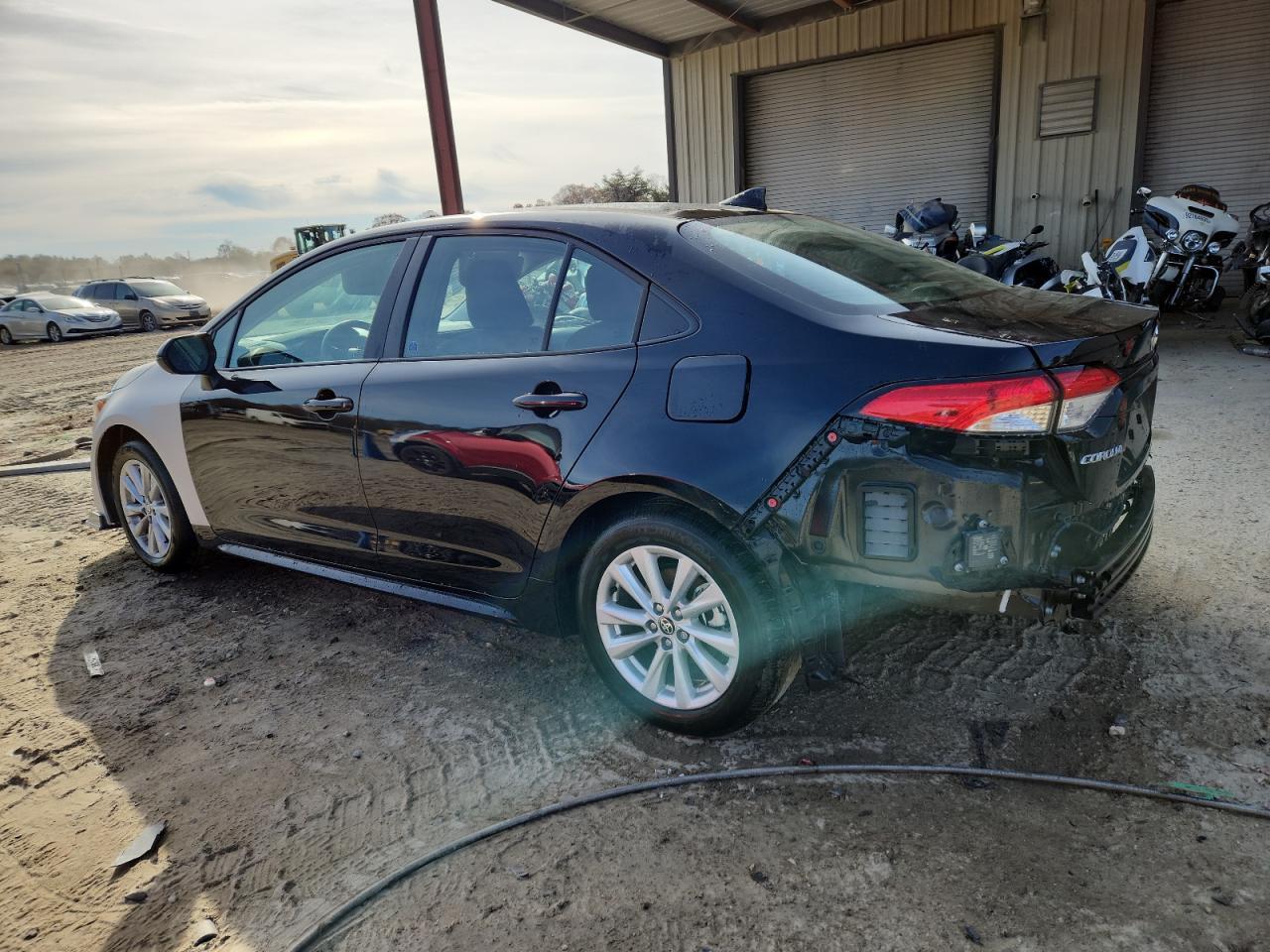 2025 Toyota Corolla Le - Фото 2