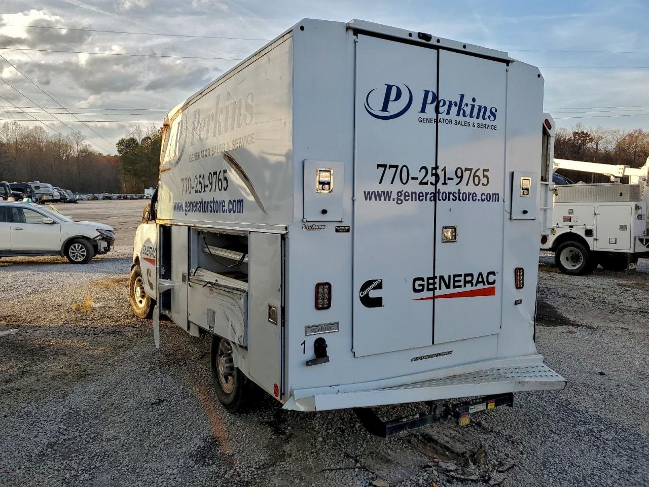 2021 Chevrolet Express Utility / Service Truck - Фото 2