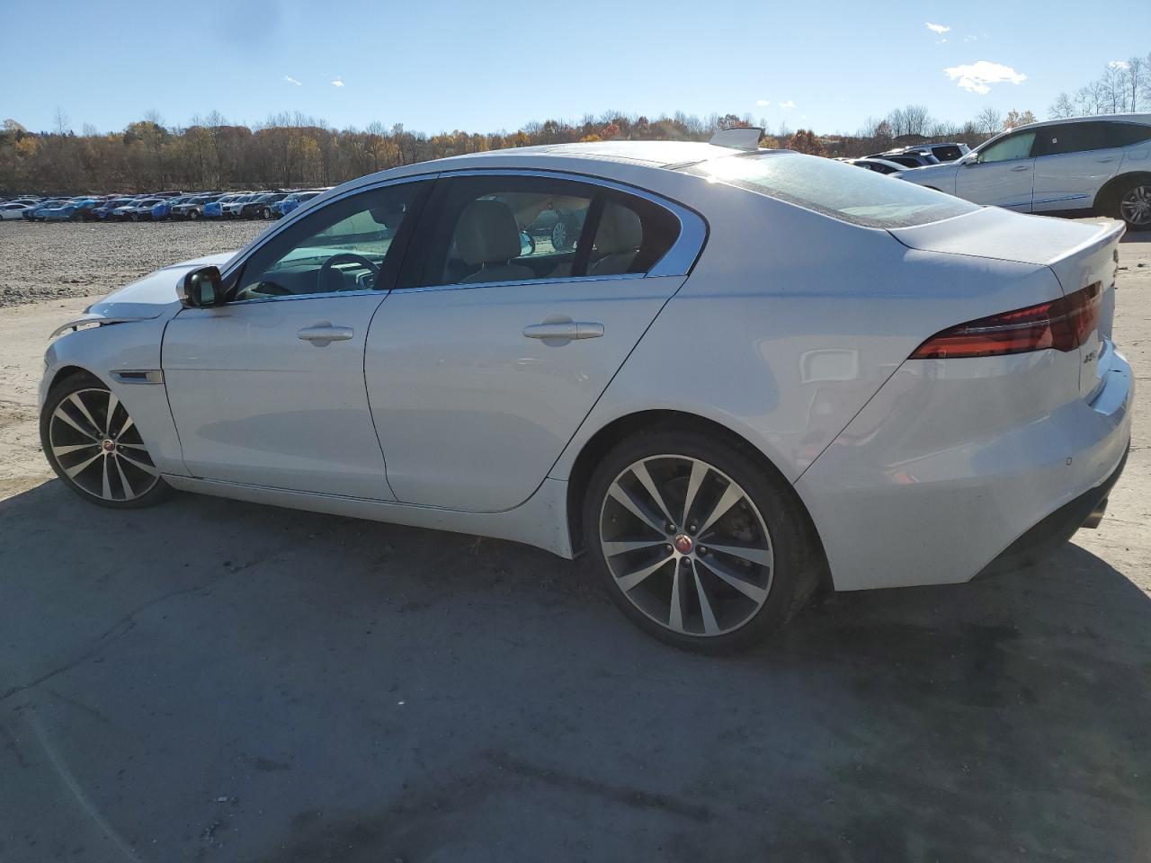 2020 Jaguar Xe S - Фото 2